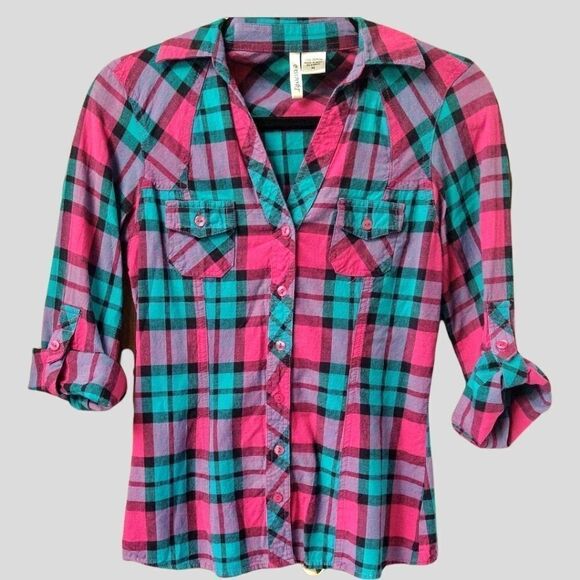 Passport Women's Multi-Color Pretty  Plaid Shirt. - Picture 10 of 11